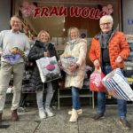 Foto: Fabian Fischer v. links Uwe Büchel, Andrea Büchel (Inhaberin Frau Wolle)  Dagmar Bebersdorf und Stefan Labus (SW Kindertafel)