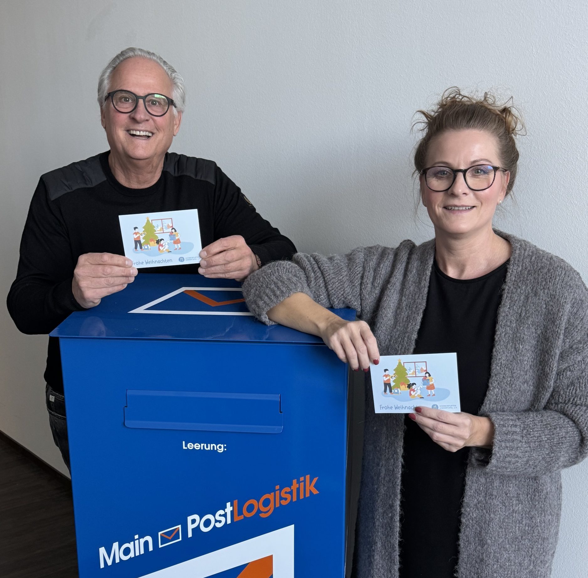 Unser Bild zeigt Martina Schöderlein (rechts), die Verkaufsleitung der Main-Post-Logistik GmbH, zusammen mit Peter Kruse, dem Botschafter der Schweinfurter Kindertafel Foto: Jutta Ulbrich